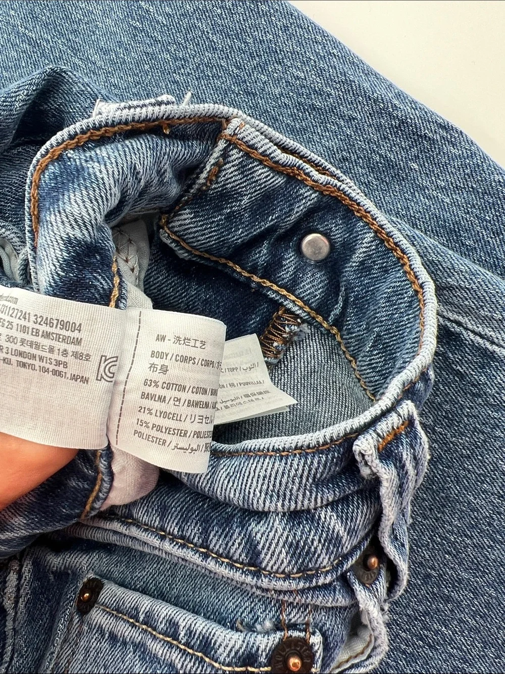 Hollister Classic Straight Leg Jeans in Medium Blue Wash staple classic skater